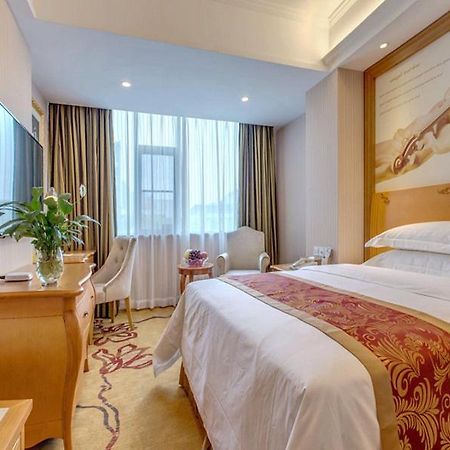 Vienna Hotel Guilin Airport Road Rongshan Bagian luar foto