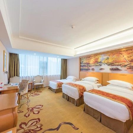 Vienna Hotel Guilin Airport Road Rongshan Bagian luar foto